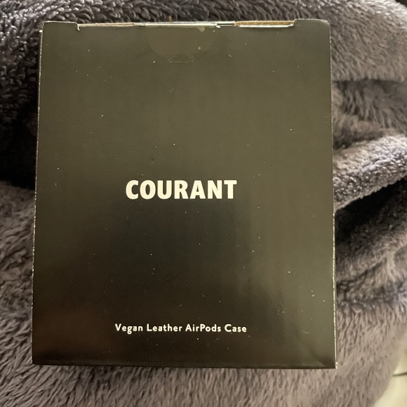 Courant Vegan Leather Airpods Case in Bone (BNIB / BNWT) - Picture 2 of 4
